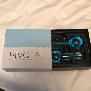 Pivotal Facial Cooling Globes